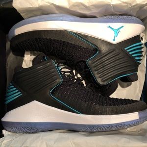 Air Jordan XXXII Black/Rapid Teal-White